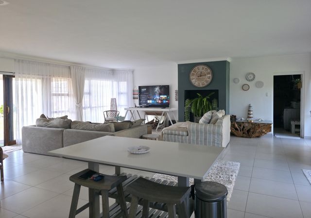 3 Bedroom Property for Sale in Wavecrest Eastern Cape